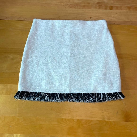 Zara Dresses & Skirts - Zara Cream Knit Boucle Mini Skirt Size Small